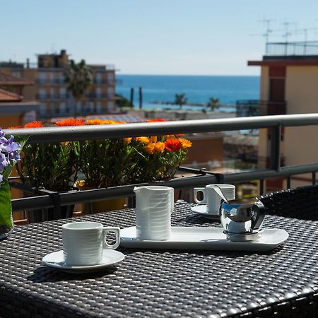 Hotel Ristorante La Marina Mhotelsgroup San Bartolomeo Al Mare Eksteriør billede