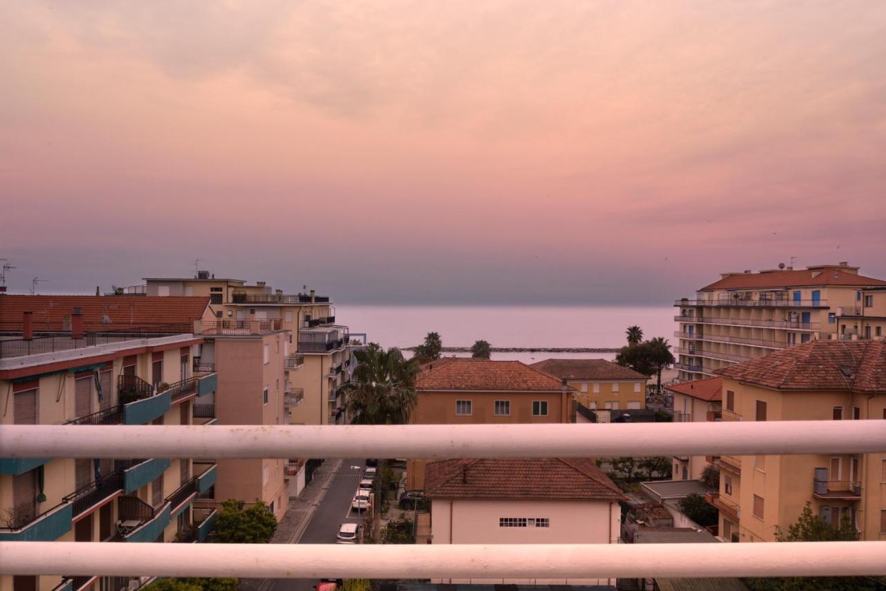Hotel Ristorante La Marina Mhotelsgroup San Bartolomeo Al Mare Eksteriør billede