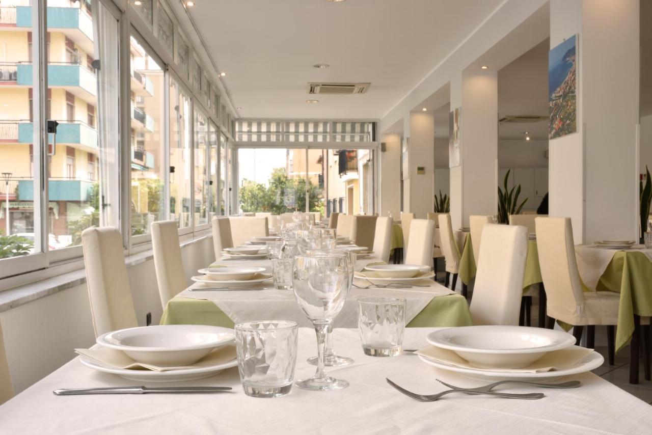 Hotel Ristorante La Marina Mhotelsgroup San Bartolomeo Al Mare Eksteriør billede