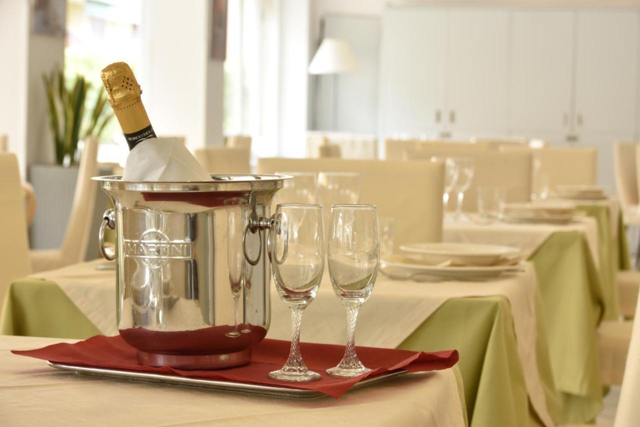Hotel Ristorante La Marina Mhotelsgroup San Bartolomeo Al Mare Eksteriør billede