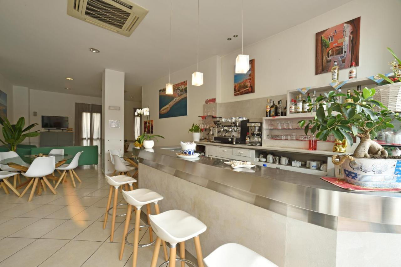 Hotel Ristorante La Marina Mhotelsgroup San Bartolomeo Al Mare Eksteriør billede