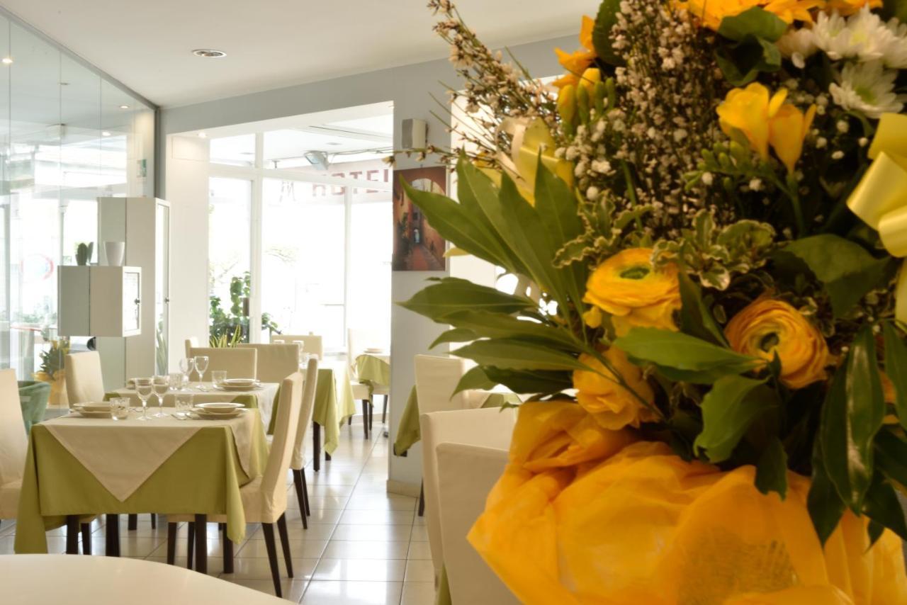 Hotel Ristorante La Marina Mhotelsgroup San Bartolomeo Al Mare Eksteriør billede