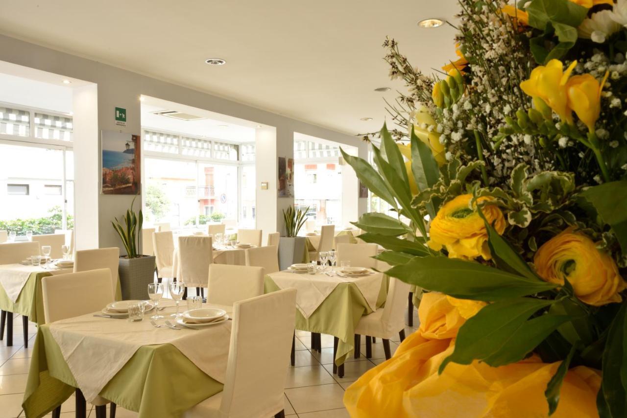 Hotel Ristorante La Marina Mhotelsgroup San Bartolomeo Al Mare Eksteriør billede