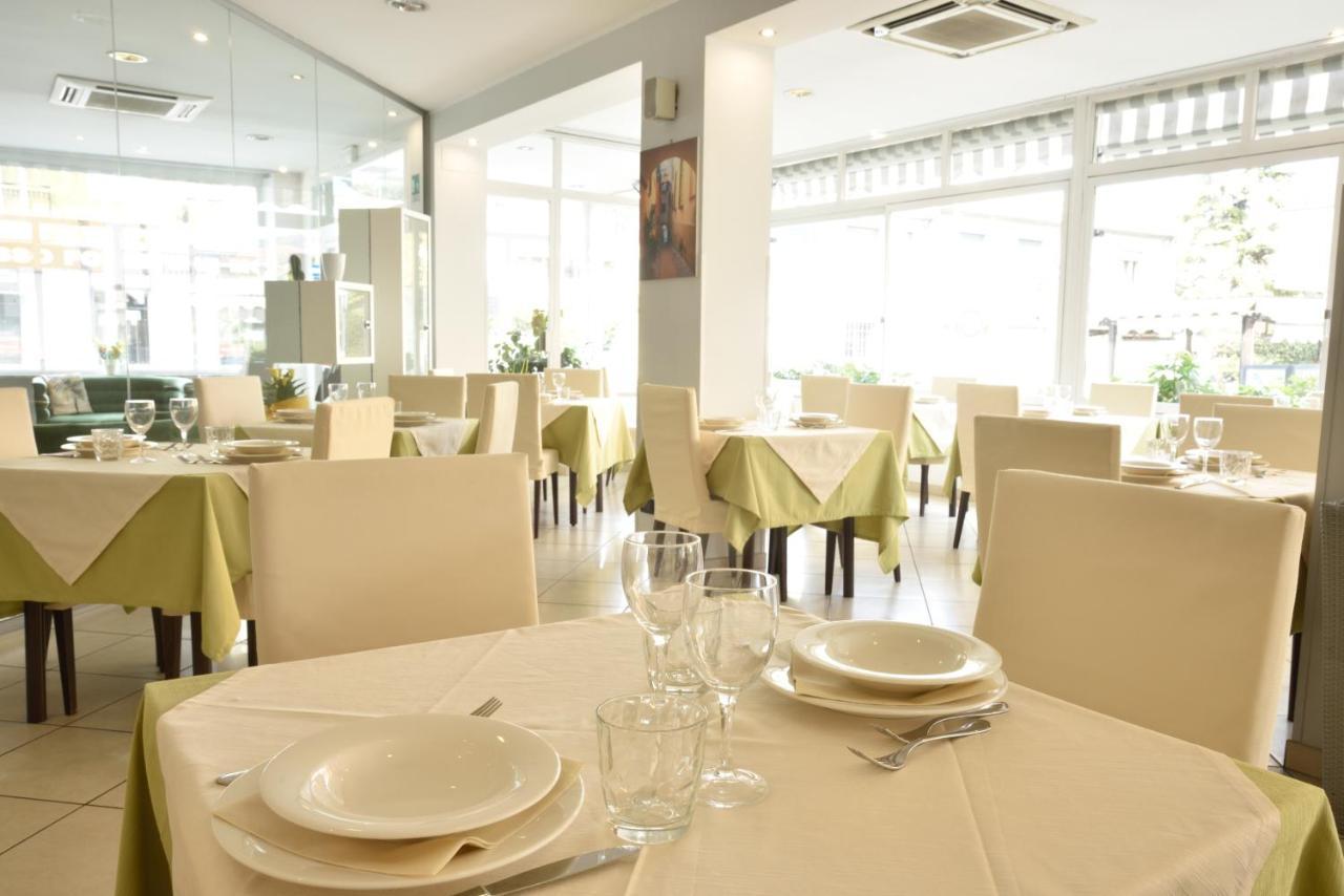 Hotel Ristorante La Marina Mhotelsgroup San Bartolomeo Al Mare Eksteriør billede