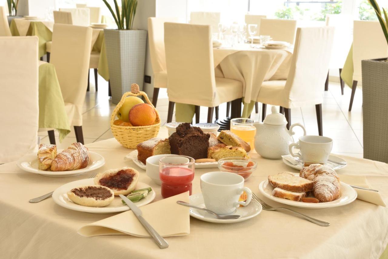 Hotel Ristorante La Marina Mhotelsgroup San Bartolomeo Al Mare Eksteriør billede
