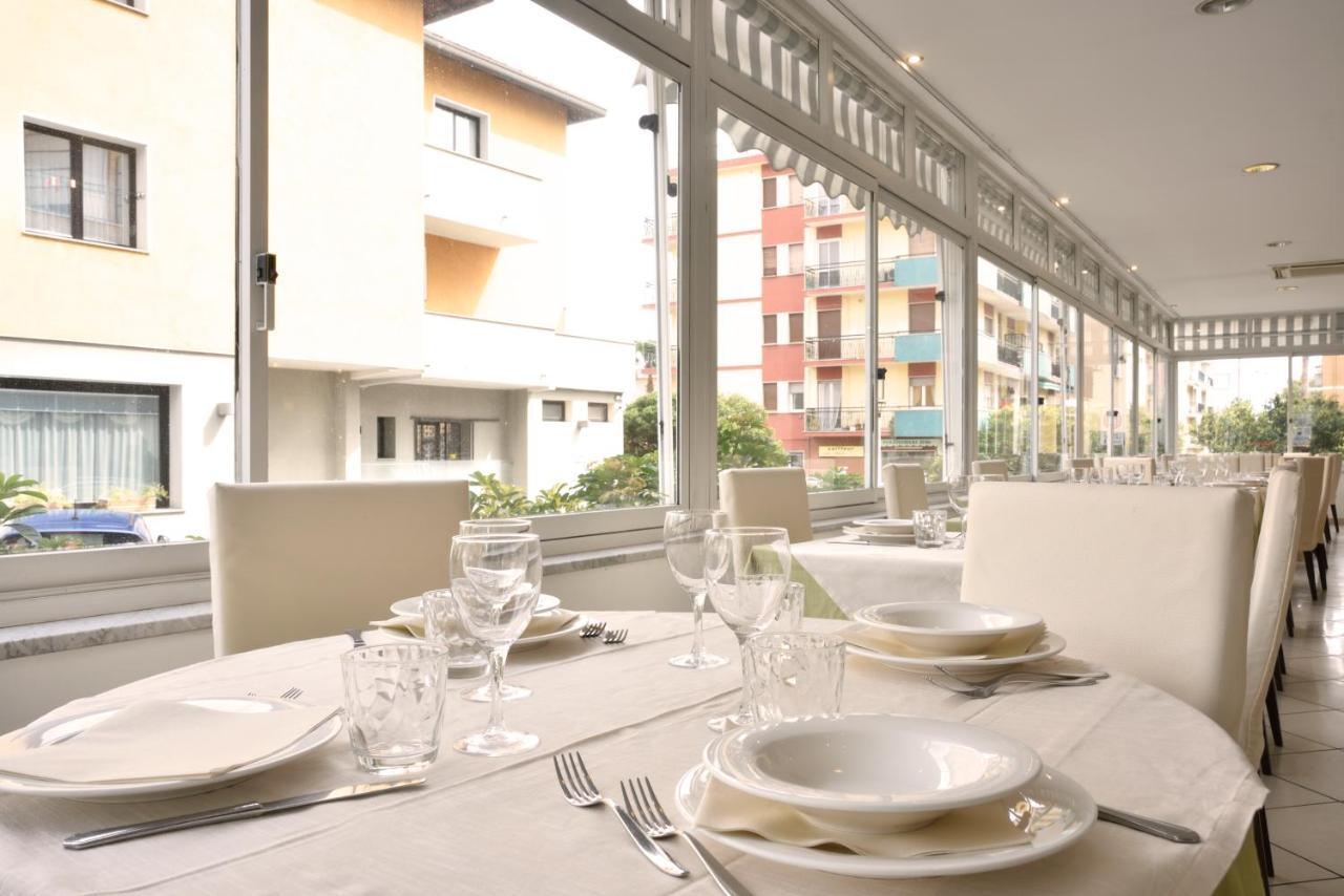 Hotel Ristorante La Marina Mhotelsgroup San Bartolomeo Al Mare Eksteriør billede