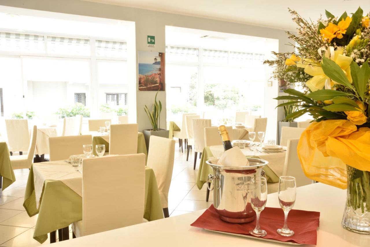 Hotel Ristorante La Marina Mhotelsgroup San Bartolomeo Al Mare Eksteriør billede