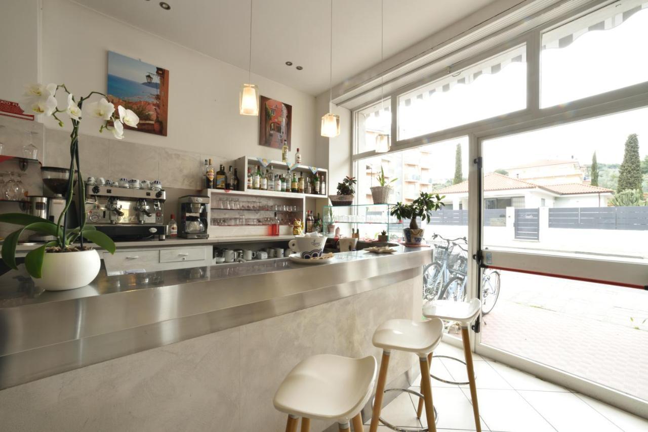 Hotel Ristorante La Marina Mhotelsgroup San Bartolomeo Al Mare Eksteriør billede