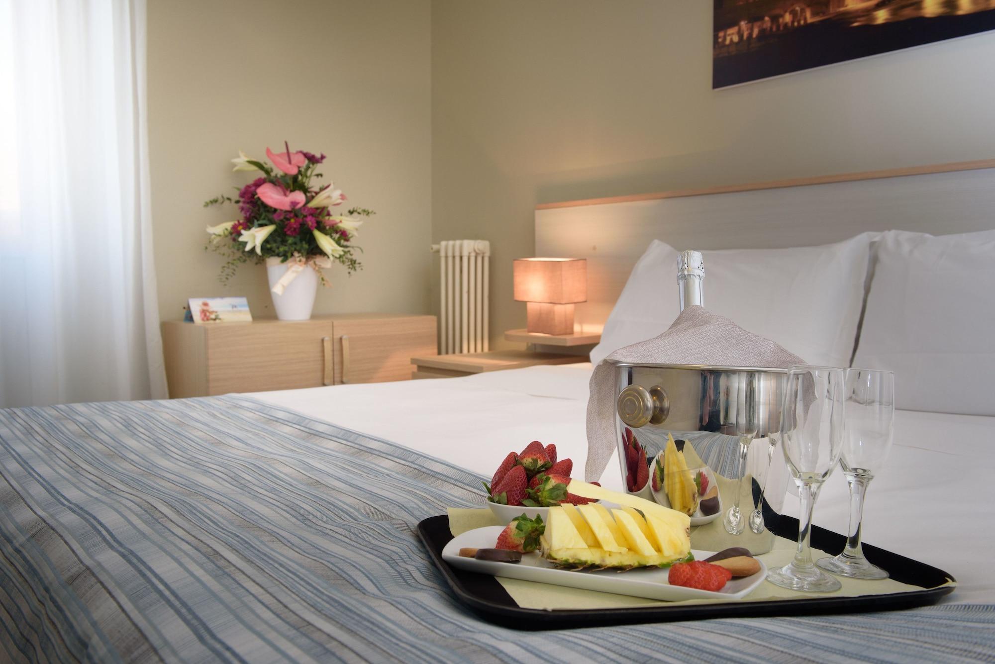 Hotel Ristorante La Marina Mhotelsgroup San Bartolomeo Al Mare Eksteriør billede