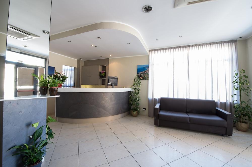Hotel Ristorante La Marina Mhotelsgroup San Bartolomeo Al Mare Eksteriør billede