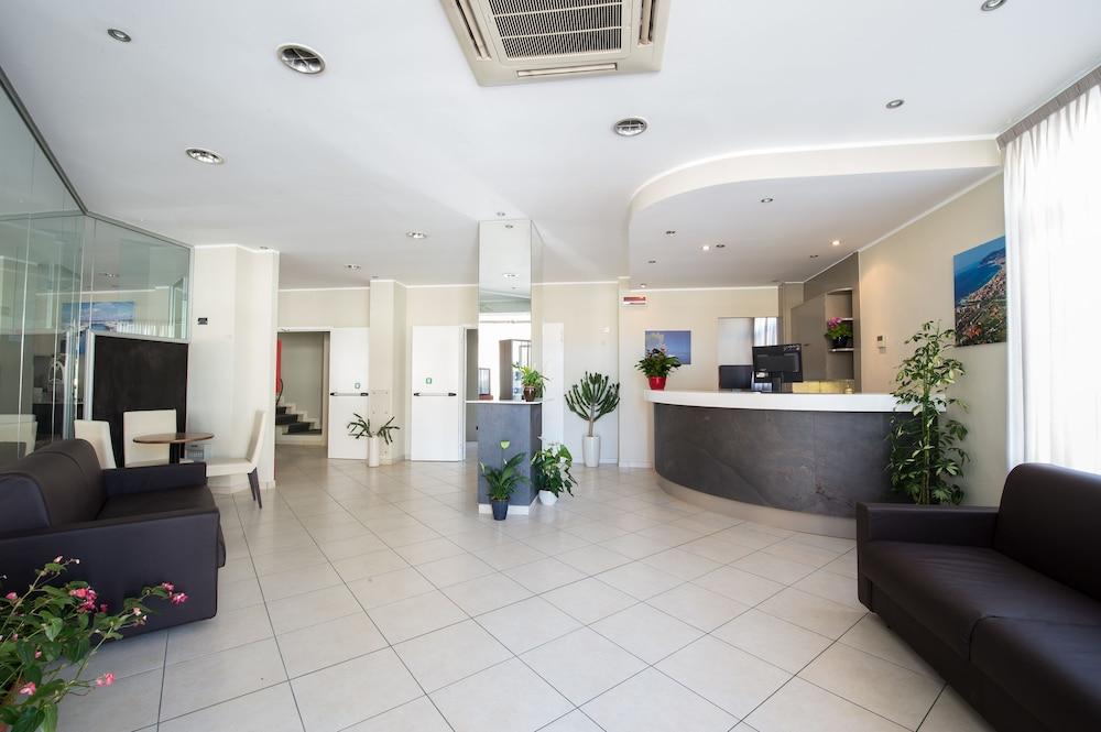 Hotel Ristorante La Marina Mhotelsgroup San Bartolomeo Al Mare Eksteriør billede