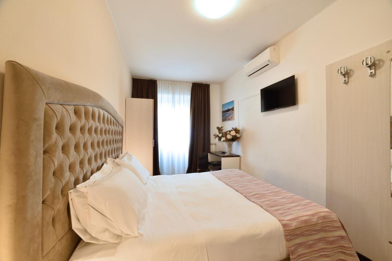 Hotel Ristorante La Marina Mhotelsgroup San Bartolomeo Al Mare Eksteriør billede