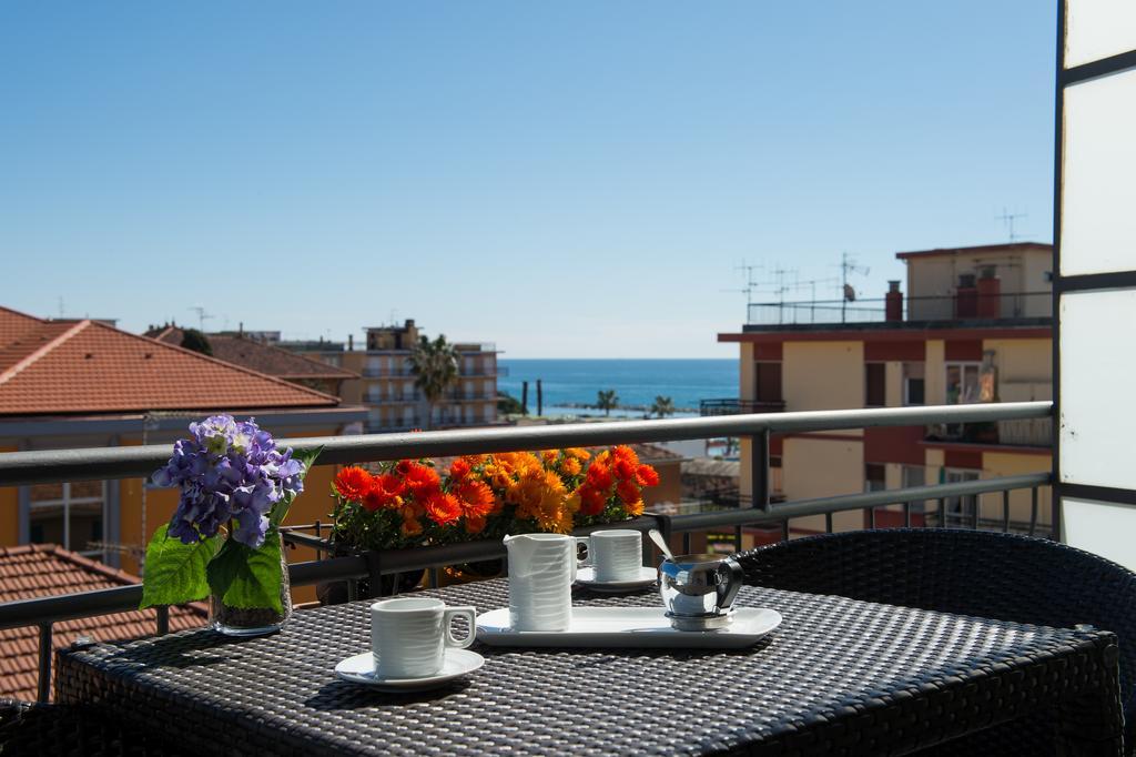Hotel Ristorante La Marina Mhotelsgroup San Bartolomeo Al Mare Eksteriør billede