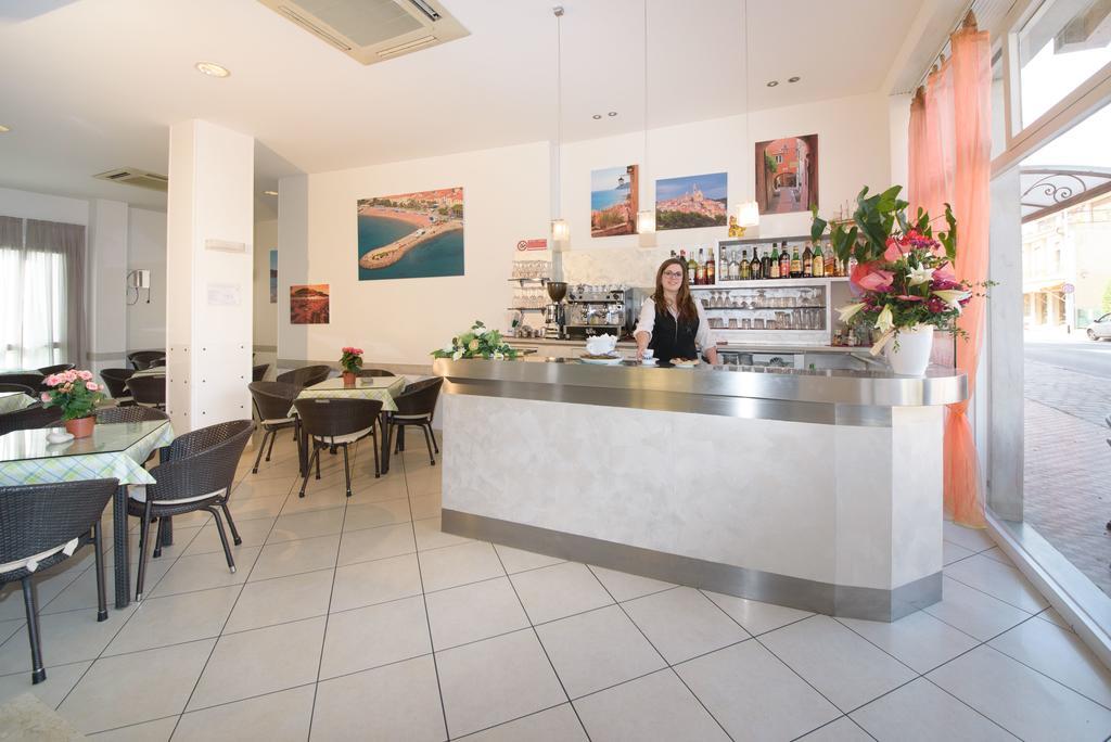 Hotel Ristorante La Marina Mhotelsgroup San Bartolomeo Al Mare Eksteriør billede