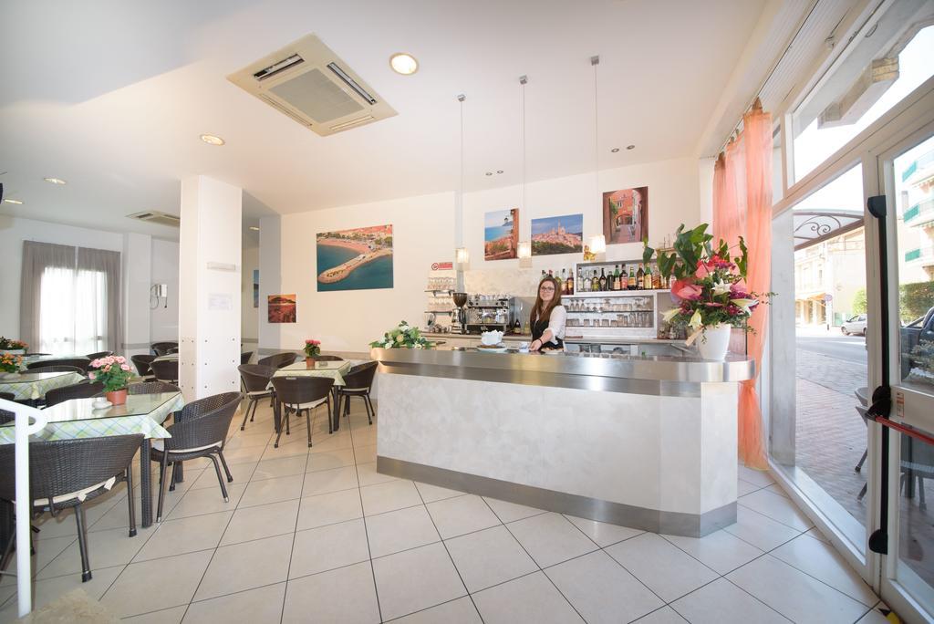 Hotel Ristorante La Marina Mhotelsgroup San Bartolomeo Al Mare Eksteriør billede