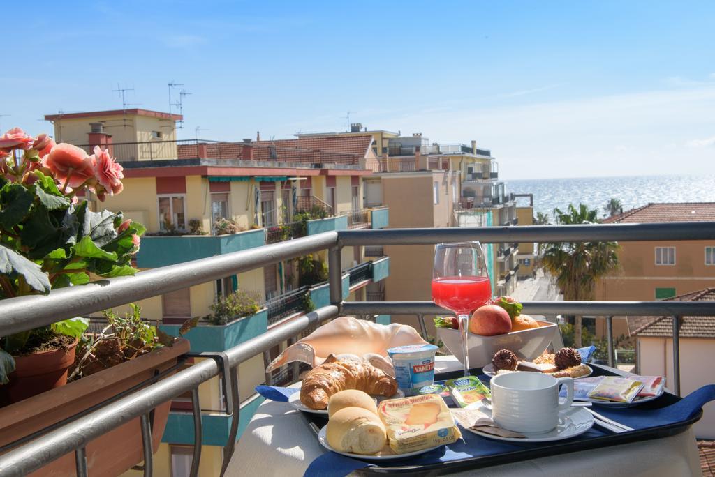 Hotel Ristorante La Marina Mhotelsgroup San Bartolomeo Al Mare Eksteriør billede