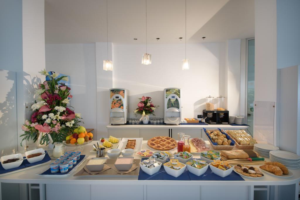 Hotel Ristorante La Marina Mhotelsgroup San Bartolomeo Al Mare Eksteriør billede