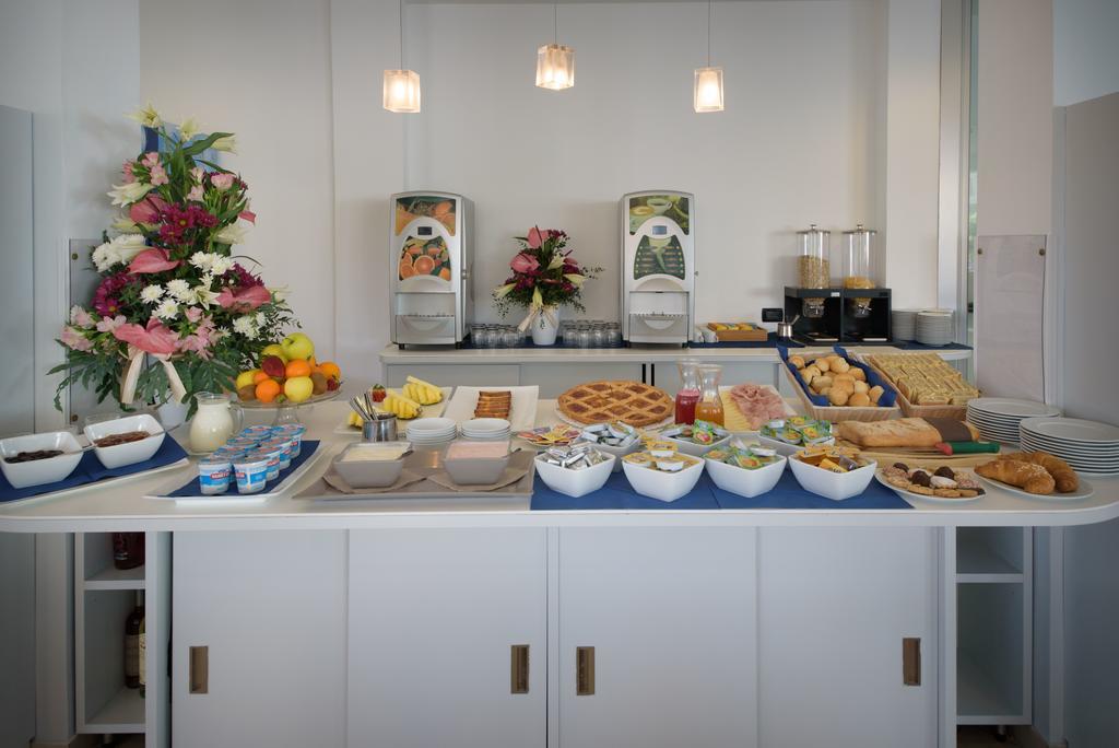 Hotel Ristorante La Marina Mhotelsgroup San Bartolomeo Al Mare Eksteriør billede