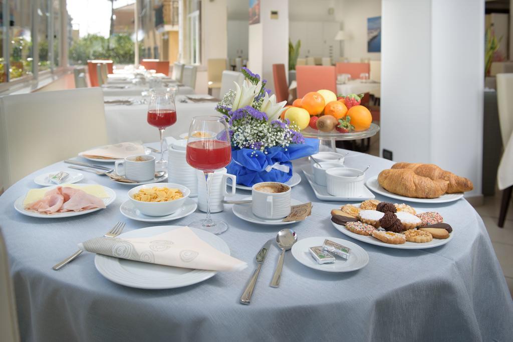 Hotel Ristorante La Marina Mhotelsgroup San Bartolomeo Al Mare Eksteriør billede