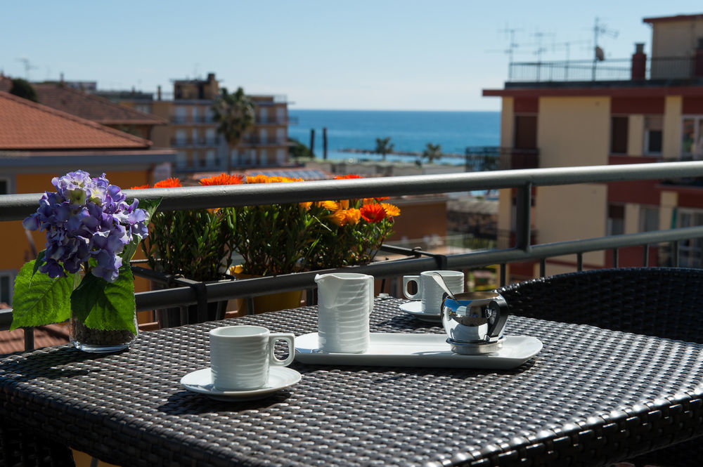 Hotel Ristorante La Marina Mhotelsgroup San Bartolomeo Al Mare Eksteriør billede